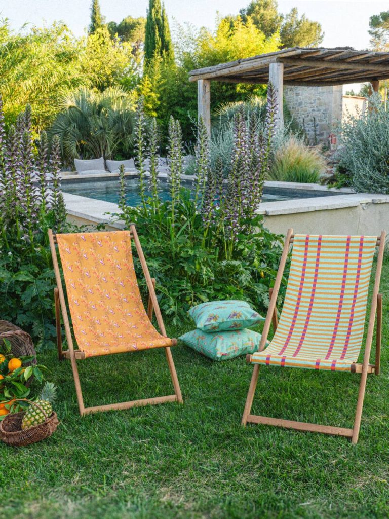 Conseils pour bien choisir une chaise longue en bois pour votre jardin
